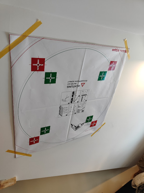 küttepaneeli šabloon seinal