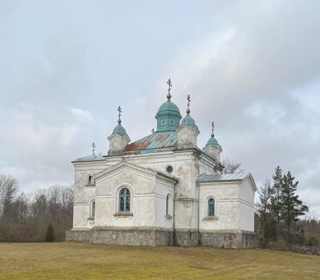 Reomäe Apostel Andrease kirik on õigeusu kirik Saare maakonnas Saaremaa vallas Reo külas. Kirikut kasutab Eesti Apostlik-Õigeusu Kiriku EAÕK Aulise Eelkäija Ristija Johannese ja Püha Apostel Andreas Esmakutsutu Püha Klooster Reomäel ning Reomäe Apostel Andrease kogudus.